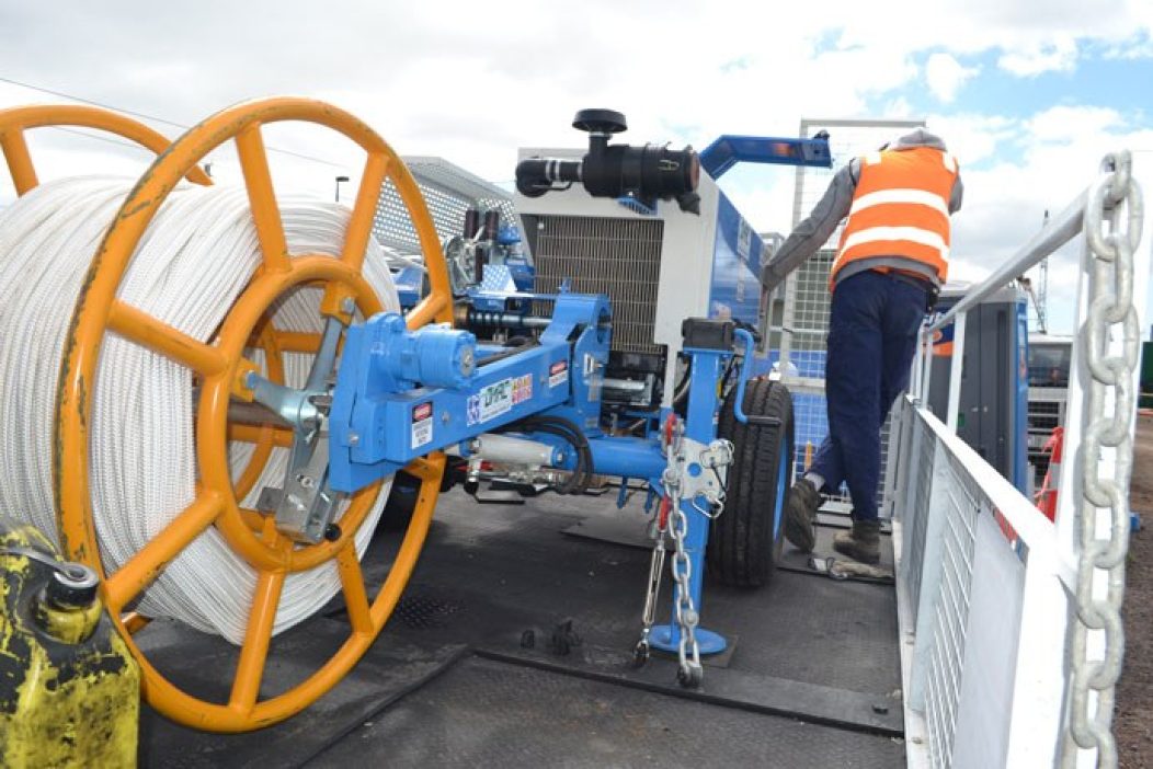 OMAC Pulling Winch Pulling Cables out of a Duct Specialised Force
